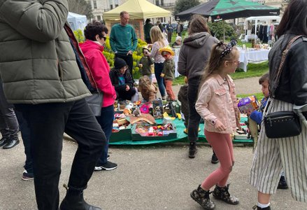 Palmeira Square. Fair in the square. Small Businesses Brighton. Small Businessess Hove. Hired stalls, rented umberalls. Child